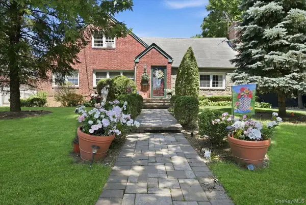 Address Withheld By Seller, Floral Park, NY 11001