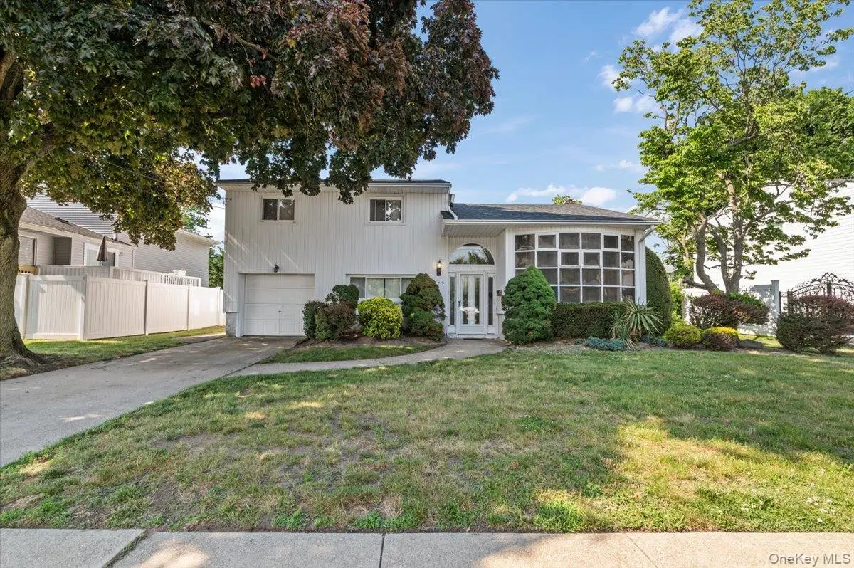 279 N Kentucky Avenue, Massapequa, NY 11758 - #1