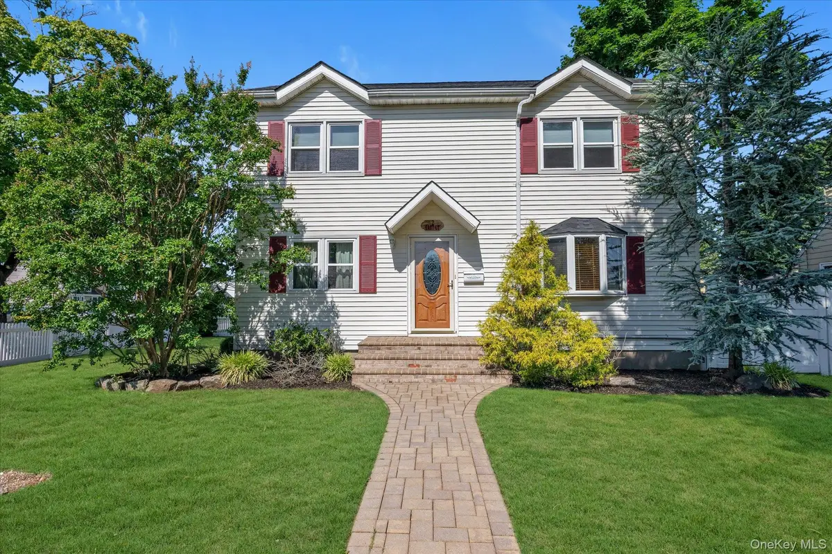 2 East Court, Bethpage, NY 11714 - #1