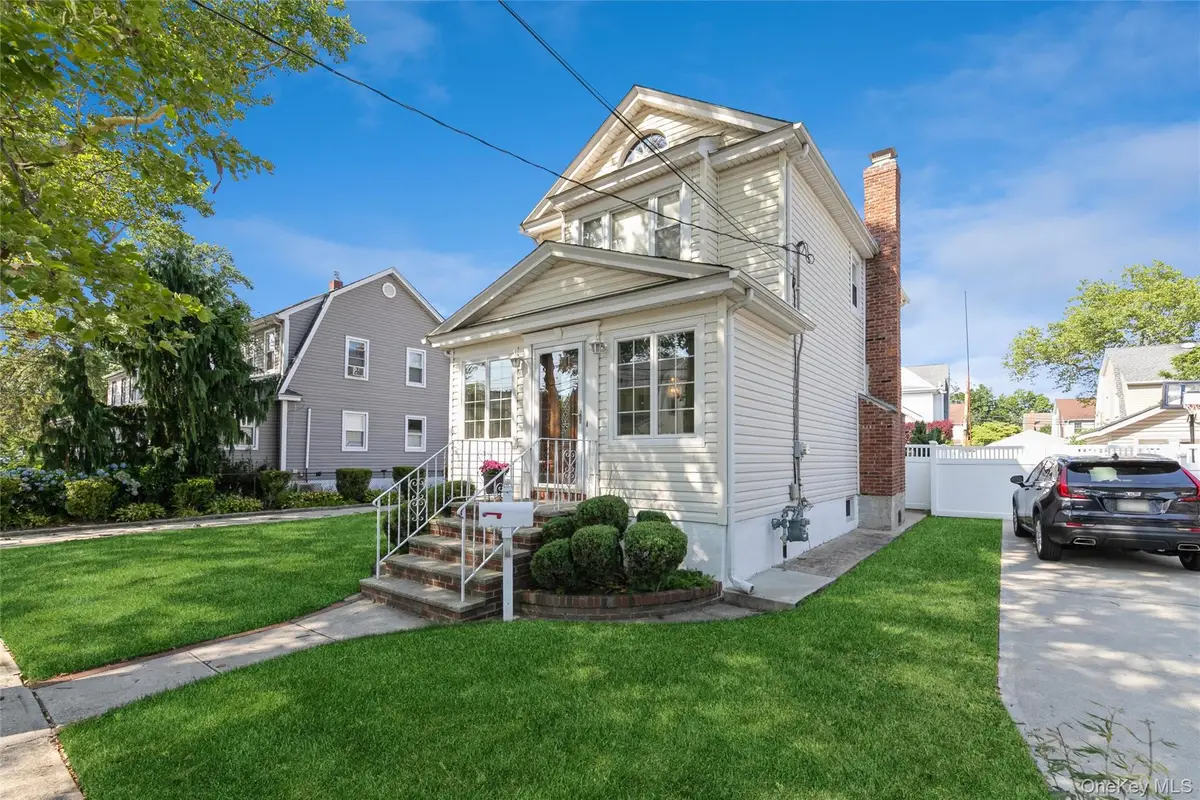 16 Devon Street, Lynbrook, NY 11563 - #1