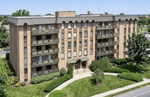 175 Maple Avenue #4D, Westbury, NY 11590