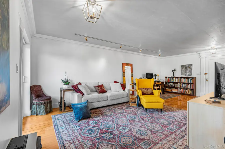 175 Maple Avenue #4D, Westbury, NY 11590 - #3