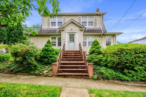 4634 Iris Lane, Great Neck, NY 11020