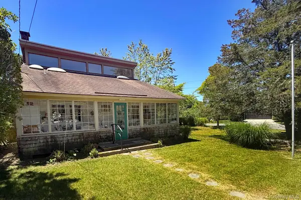30 Edgemere Drive, Southampton, NY 11968