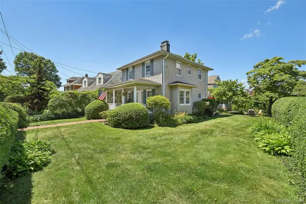 1472 Middle Neck Road, Port Washington, NY 11050