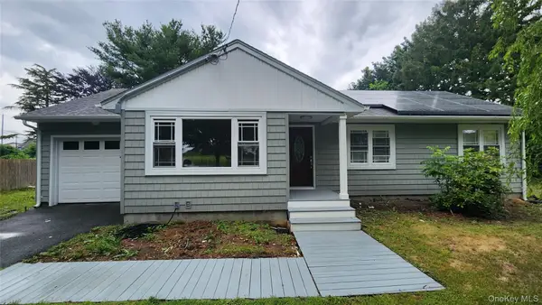 725 Peconic Lane, Peconic, NY 11958