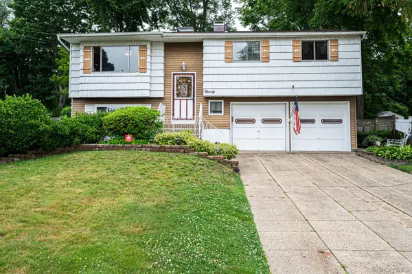 90 Rhode Island Avenue, Bay Shore, NY 11706