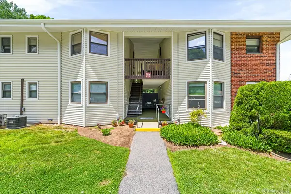 27 Walden Court #J, Yorktown Heights, NY 10598