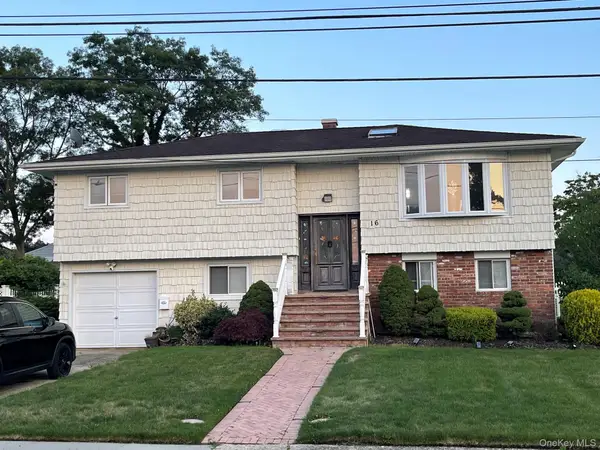 16 Espie Lane, North Babylon, NY 11703
