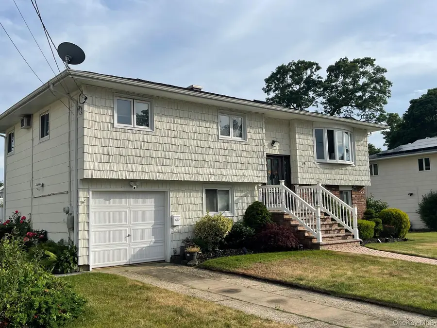 16 Espie Lane, North Babylon, NY 11703 - #2