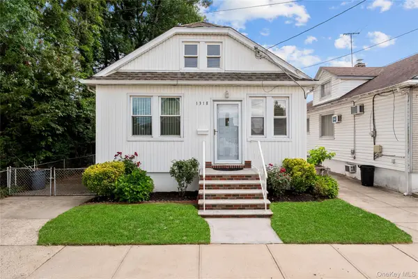 1318 Scimitar Avenue, Elmont, NY 11003