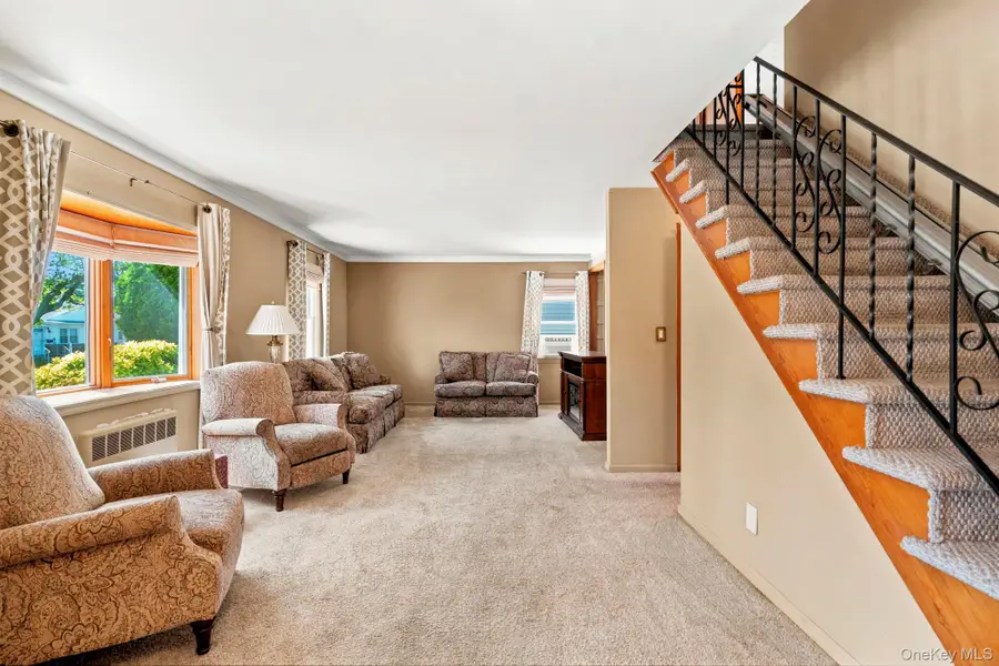 216 Gardner Avenue, Jericho, NY 11753 - #2