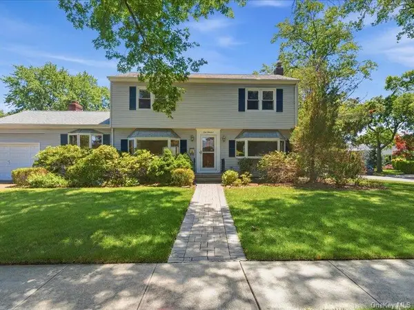 100 Bayberry Avenue, Garden City, NY 11530