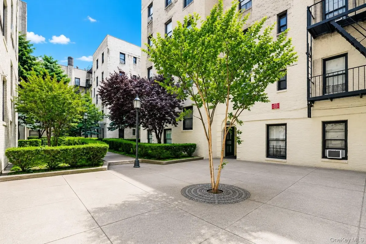 21-15 33st #4, Astoria, NY 11105 - #1