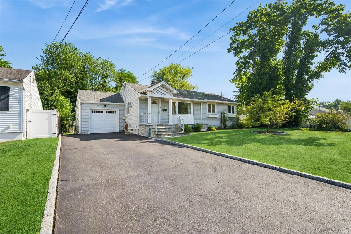 305 Glynn Street, North Babylon, NY 11703 - #1