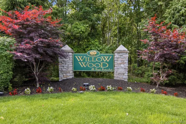 31 Willow Wood Drive, East Setauket, NY 11733