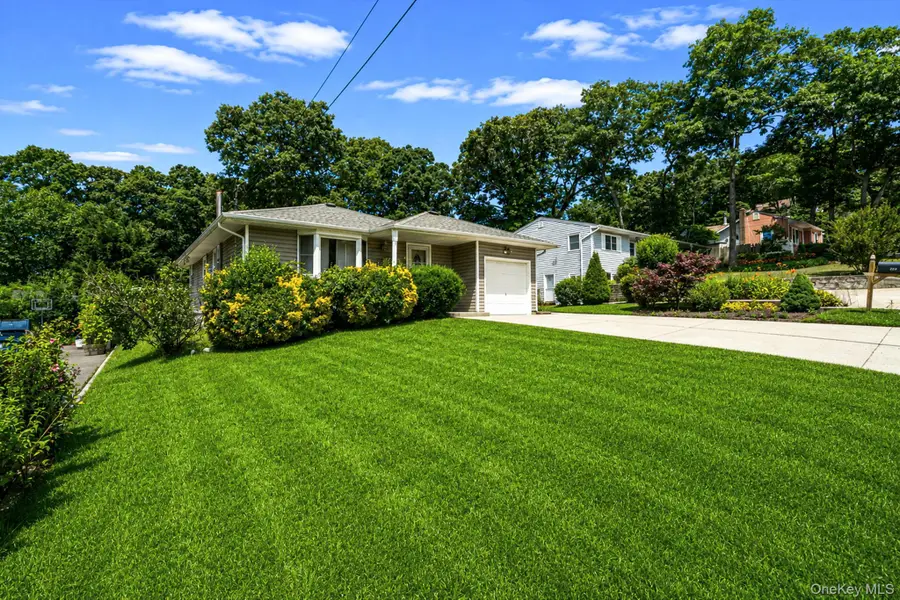 390 Blue Point Road, Farmingville, NY 11738 - #2