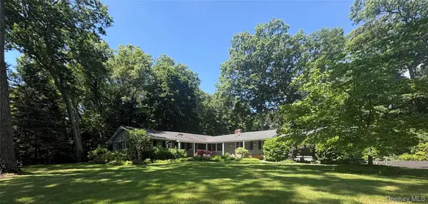 27 Longwood Drive, South Huntington, NY 11746