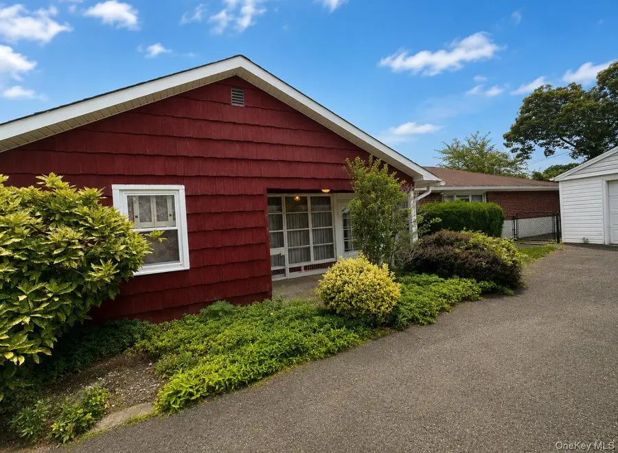 2526 Dogwood Avenue, East Meadow, NY 11554 - #2