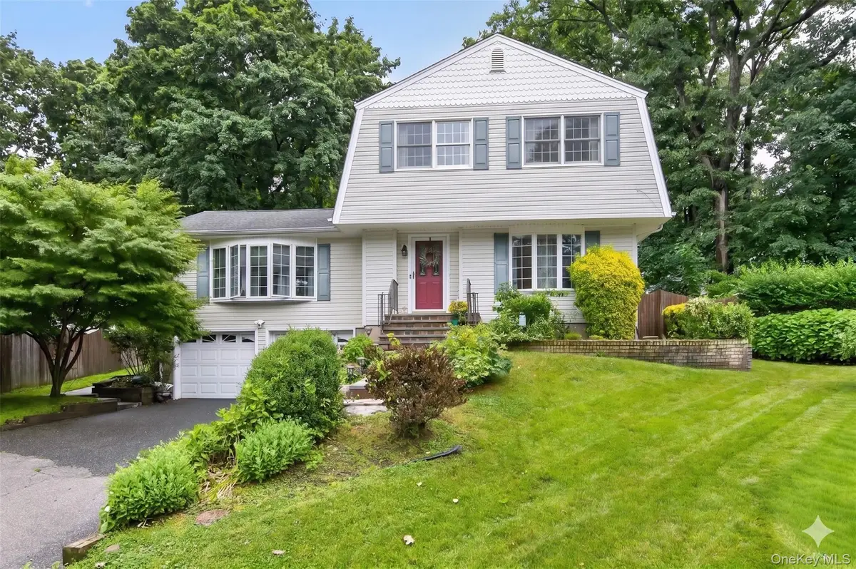 8 Tuscan Court, Huntington Station, NY 11746 - #1
