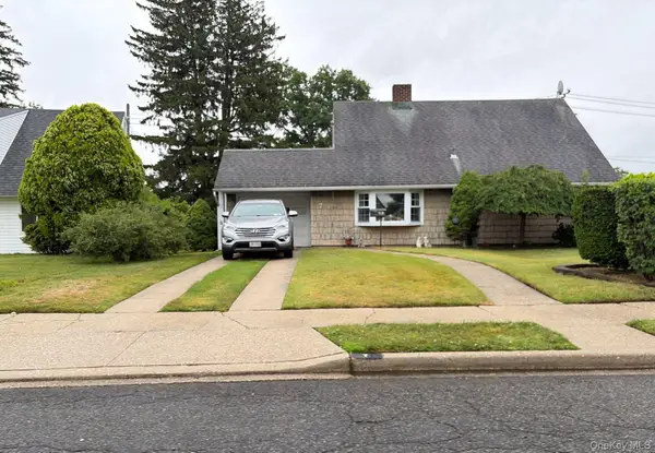 7 Mockingbird Lane, Levittown, NY 11756