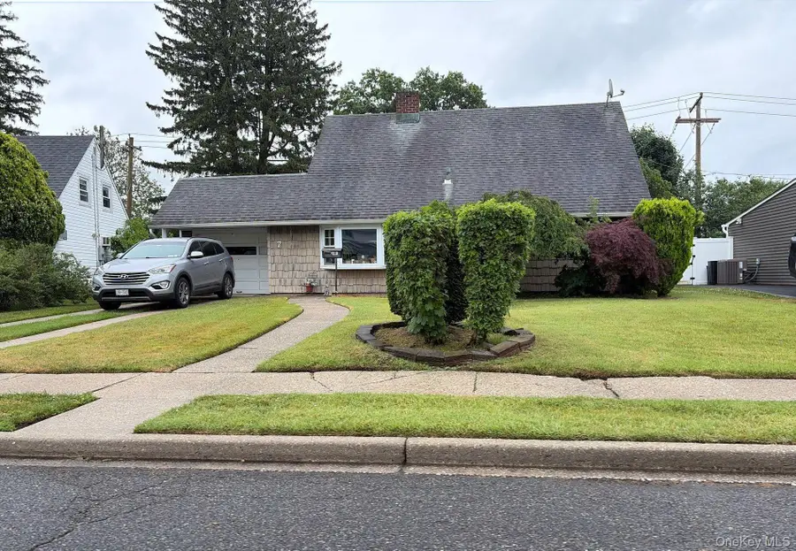 7 Mockingbird Lane, Levittown, NY 11756 - #3
