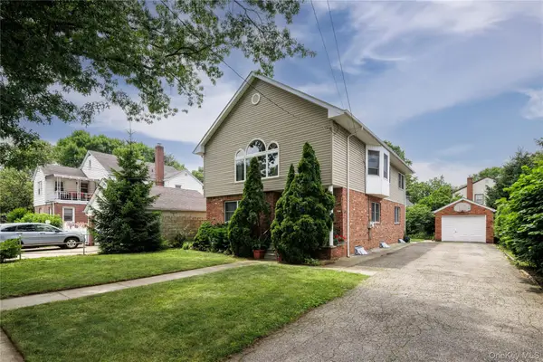 122 Irving Avenue, Floral Park, NY 11001