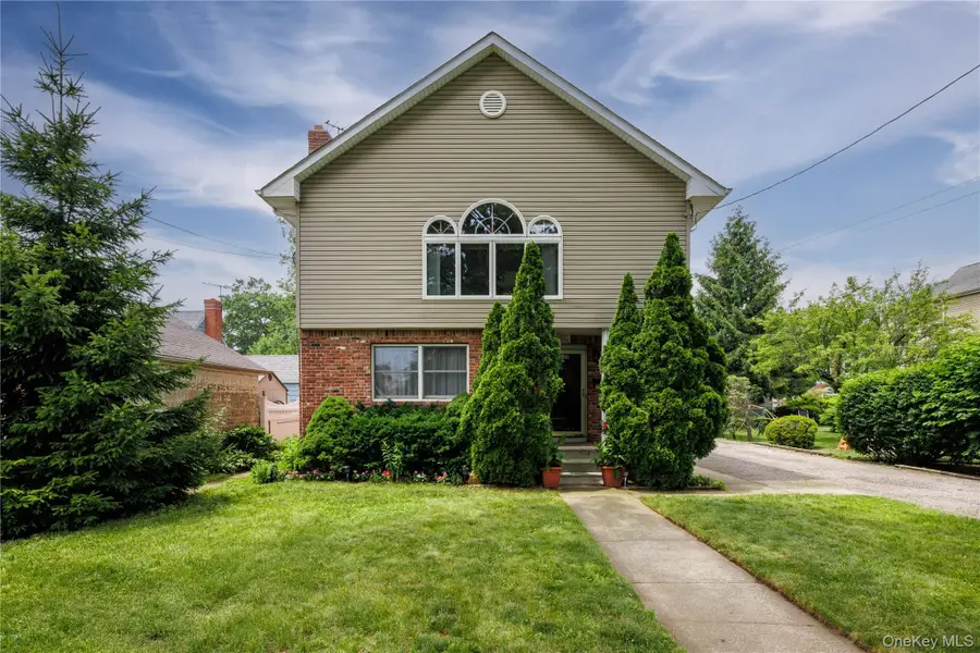 122 Irving Avenue, Floral Park, NY 11001 - #2