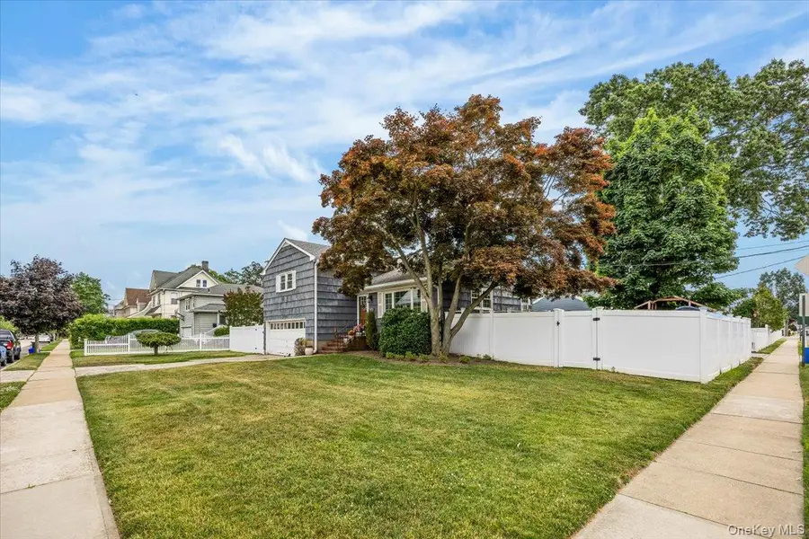 38 Driscoll Avenue, Rockville Centre, NY 11570 - #3