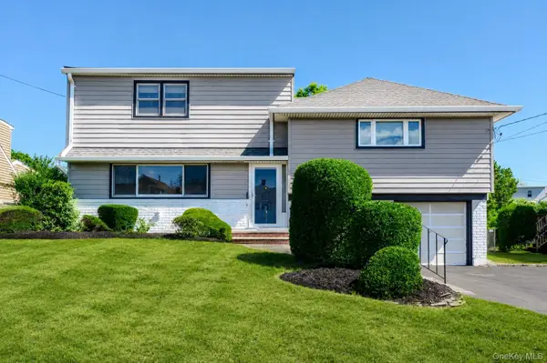 190 W Waukena Avenue, Oceanside, NY 11572