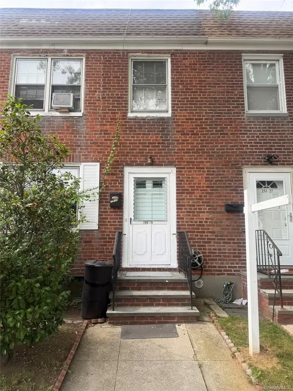 25525 E Williston Avenue, Floral Park, NY 11001
