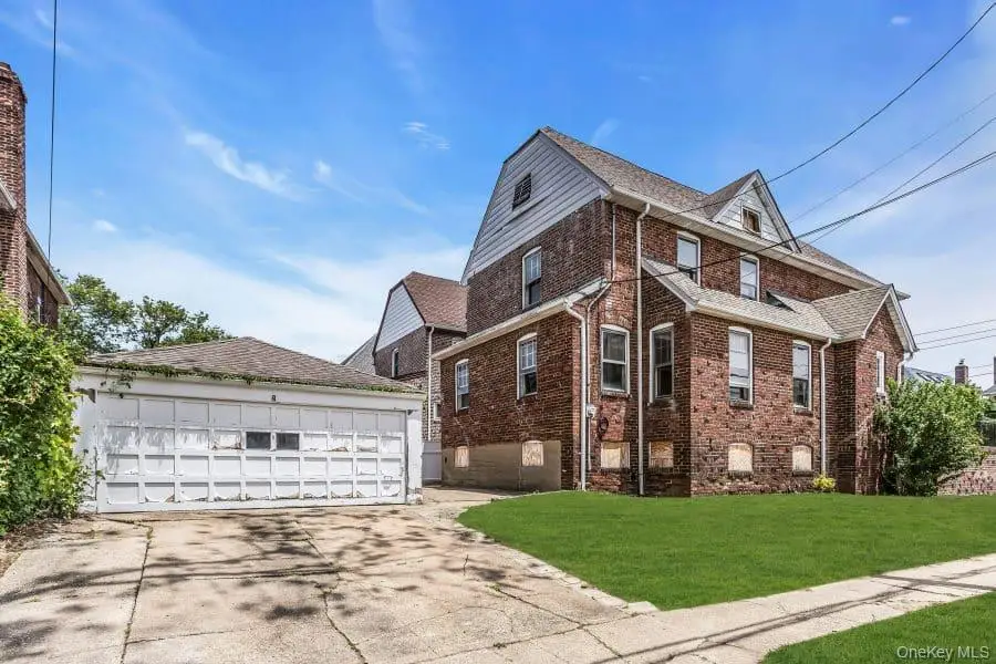200 Bixley Heath, Lynbrook, NY 11563 - #2