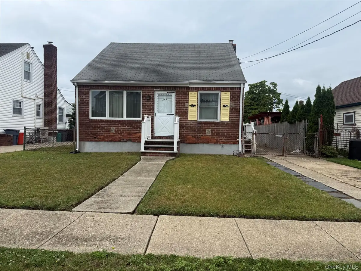243 Pershing Parkway, Mineola, NY 11501 - #1