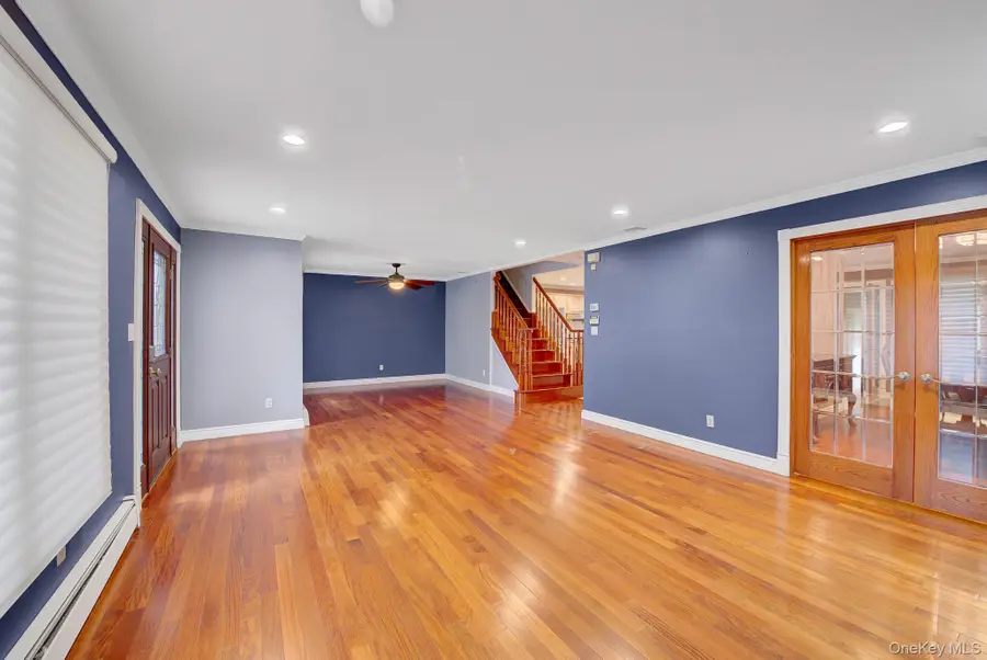 120 Greenway W, New Hyde Park, NY 11040 - #3