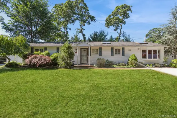 26 Huxley Lane, Ronkonkoma, NY 11779