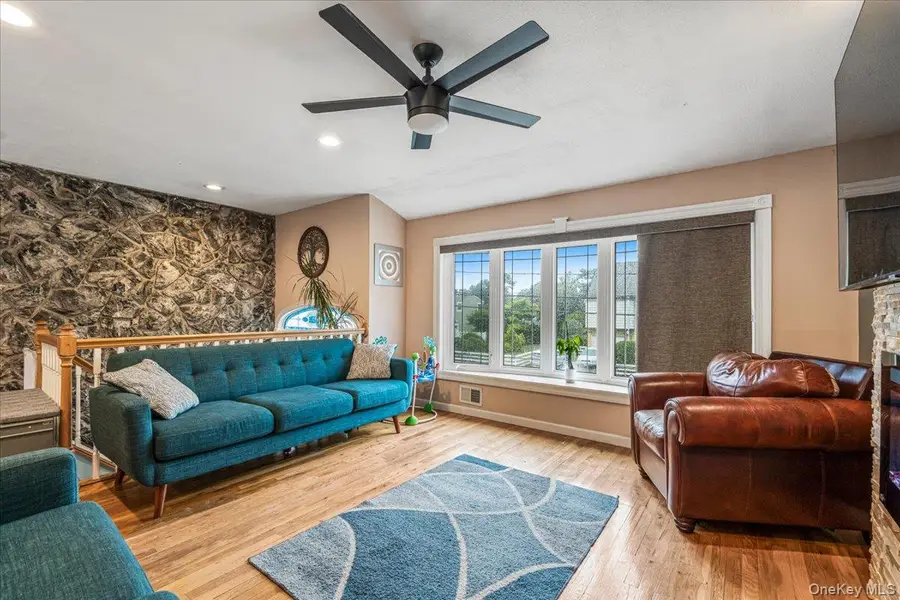 194 Missouri Avenue, Bay Shore, NY 11706 - #3
