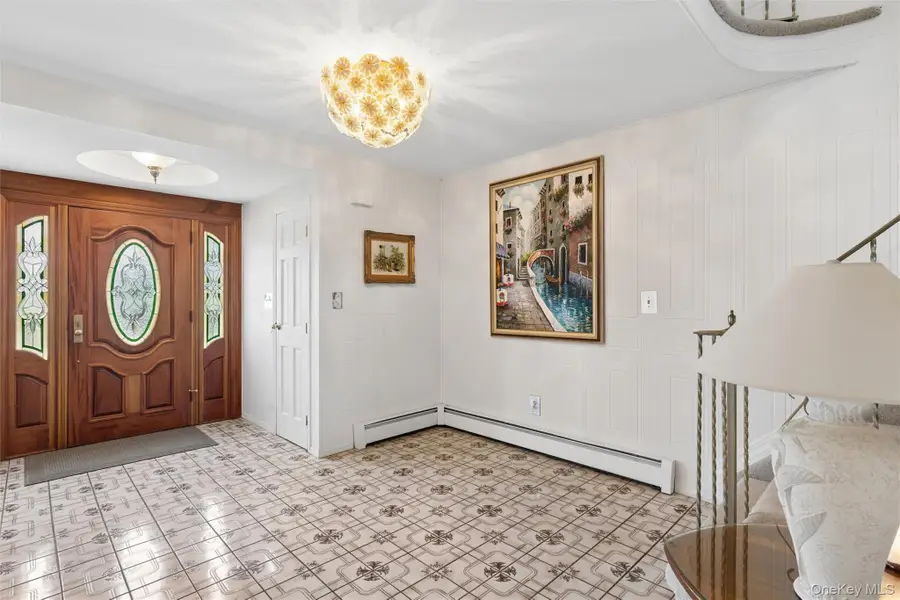 27 Spacecraft Lane, Hauppauge, NY 11788 - #2
