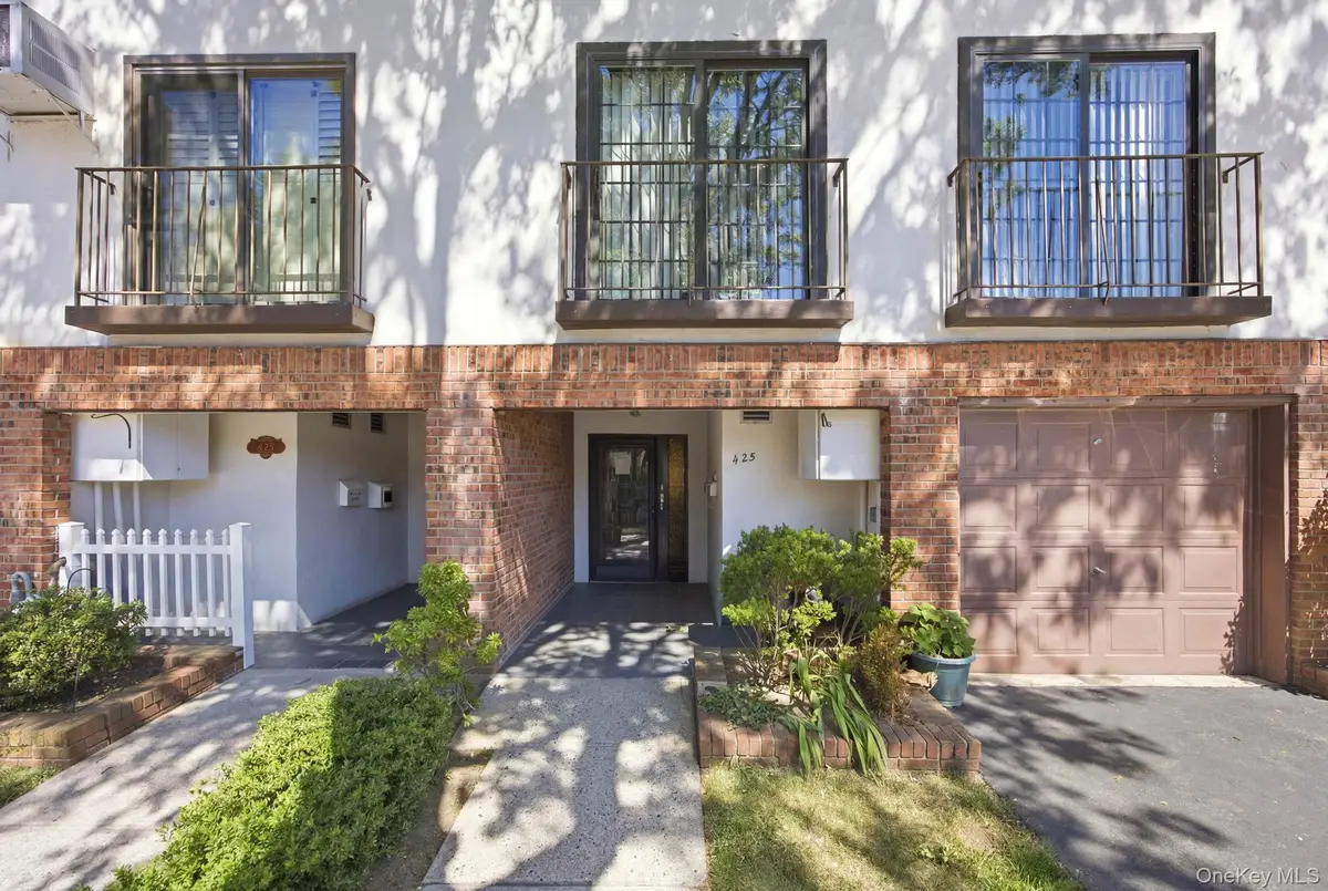425 Schorr Drive, College Point, NY 11356 - #1