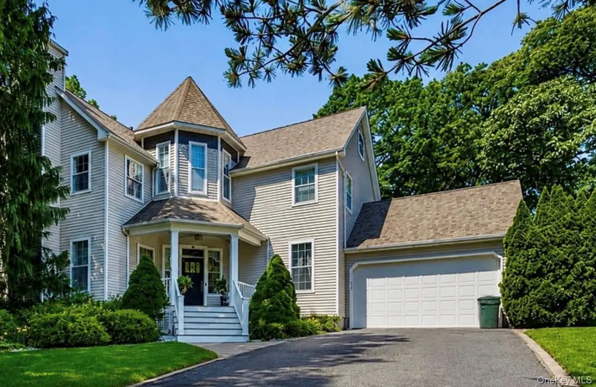 10 Chapel Hill Road, Lake Grove, NY 11755 - #1
