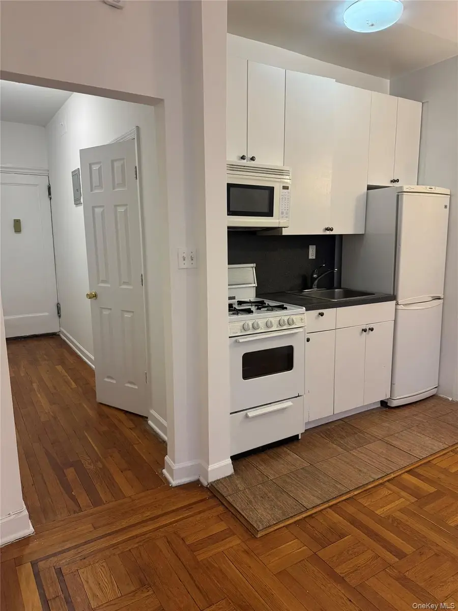 41-41 41st Street #5N, Sunnyside, NY 11104 - #3