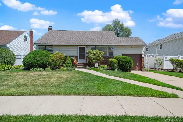 665 Dianne Street, Seaford, NY 11783