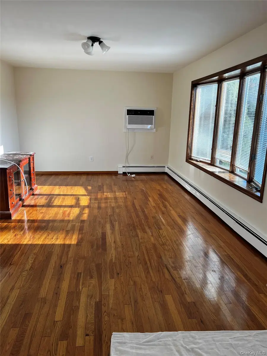 9 Saddler Court, Huntington Station, NY 11746 - #3