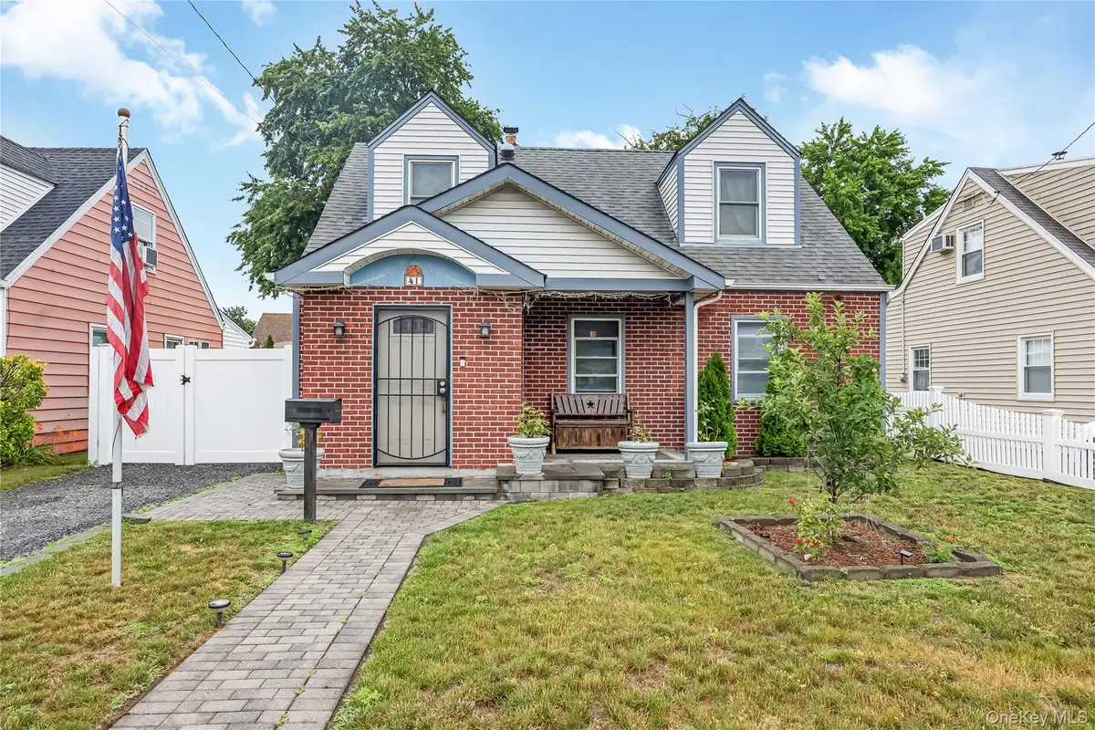 41 Haig Road, Valley Stream, NY 11581 - #1