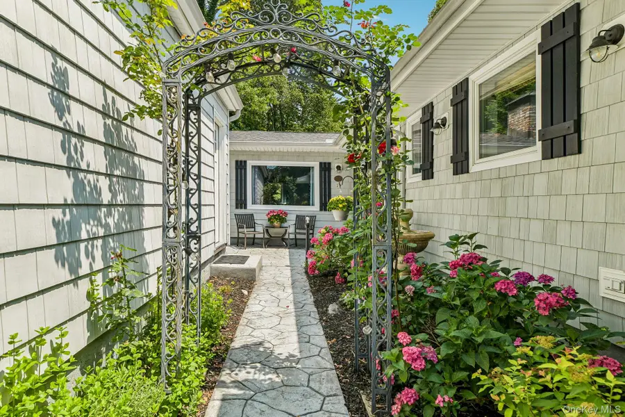 11 Bowman Lane, Kings Park, NY 11754 - #3