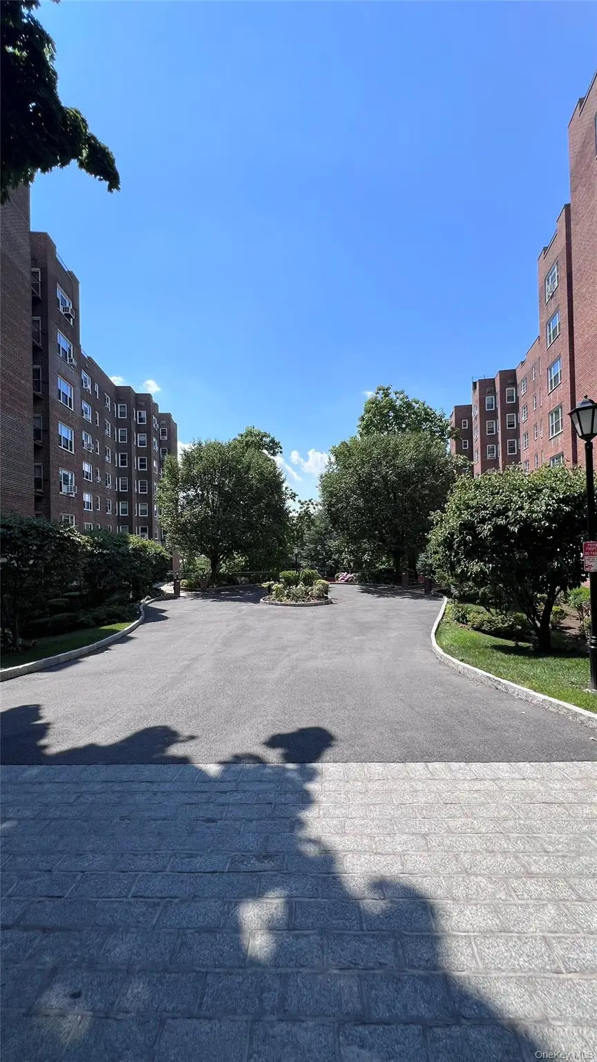 290 Collins Avenue #8E, Fleetwood, NY 10552 - #1