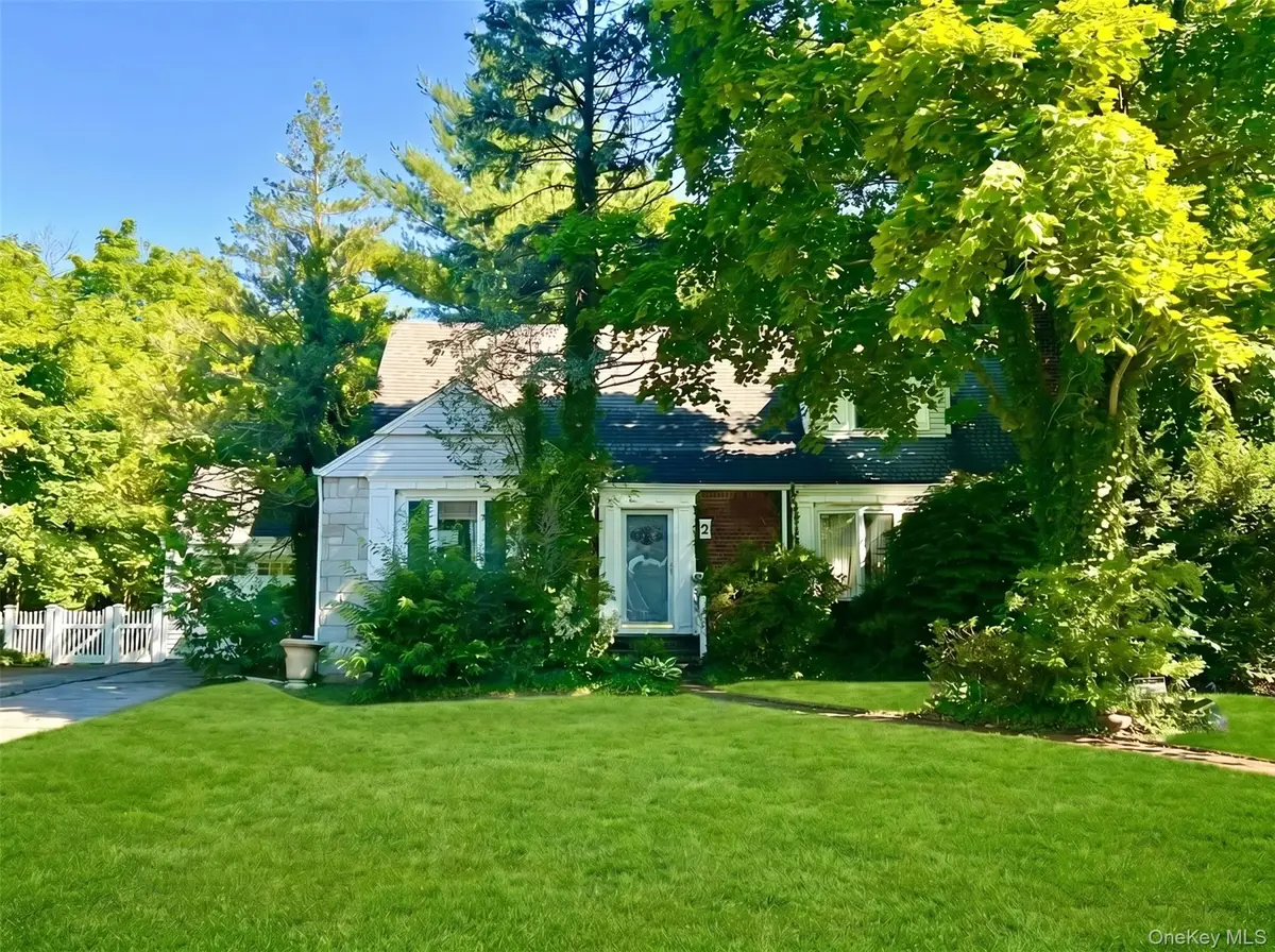2 Greenway, Roslyn, NY 11576 - #1