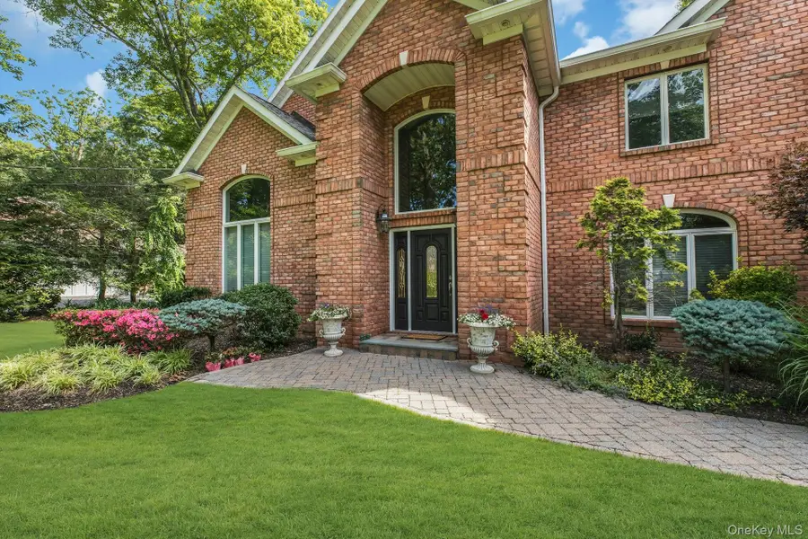 10 Winter Lane, Dix Hills, NY 11746 - #2