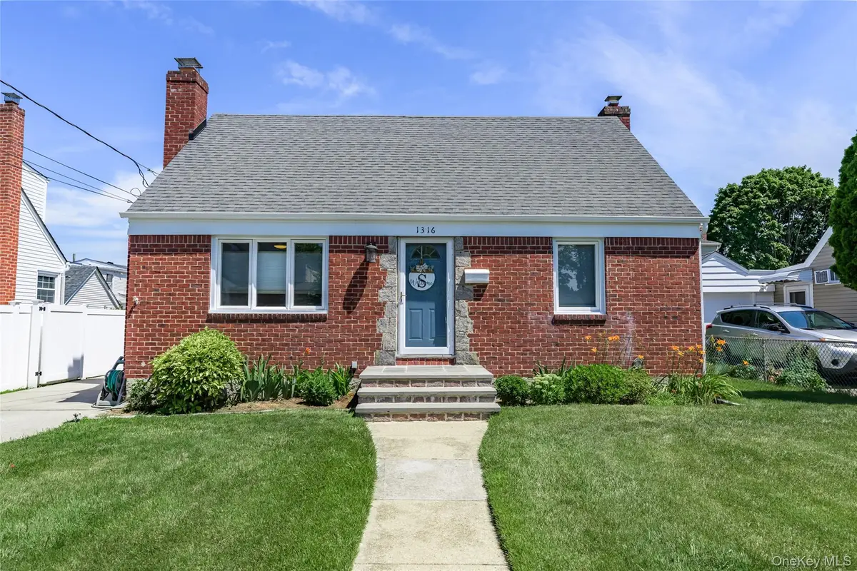 1316 Telegram Avenue, Elmont, NY 11003 - #1