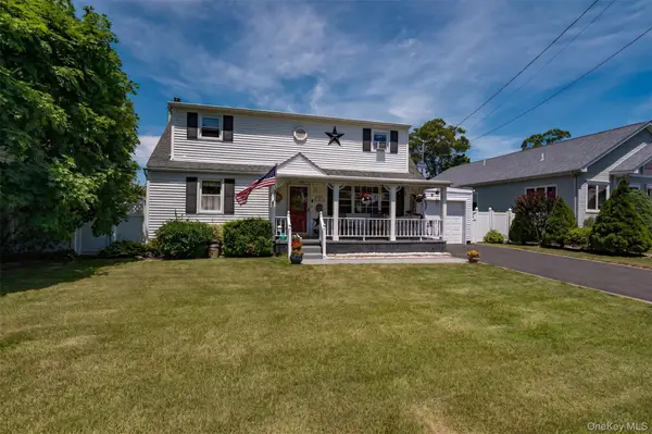 11 Spruce Street, Islip, NY 11751