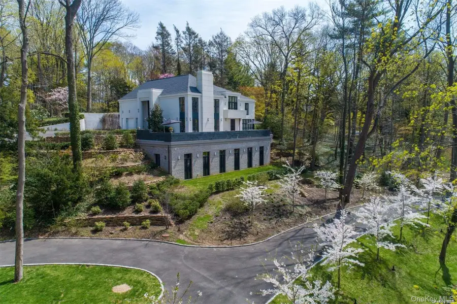 8 Frost Creek Drive, Locust Valley, NY 11560 - #2